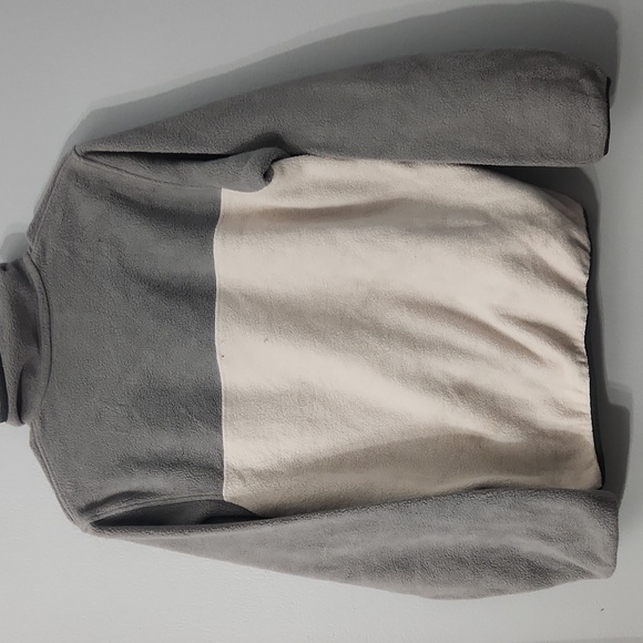 Patagonia Gray and Cream Fleece Pullover - Picture 4 of 5